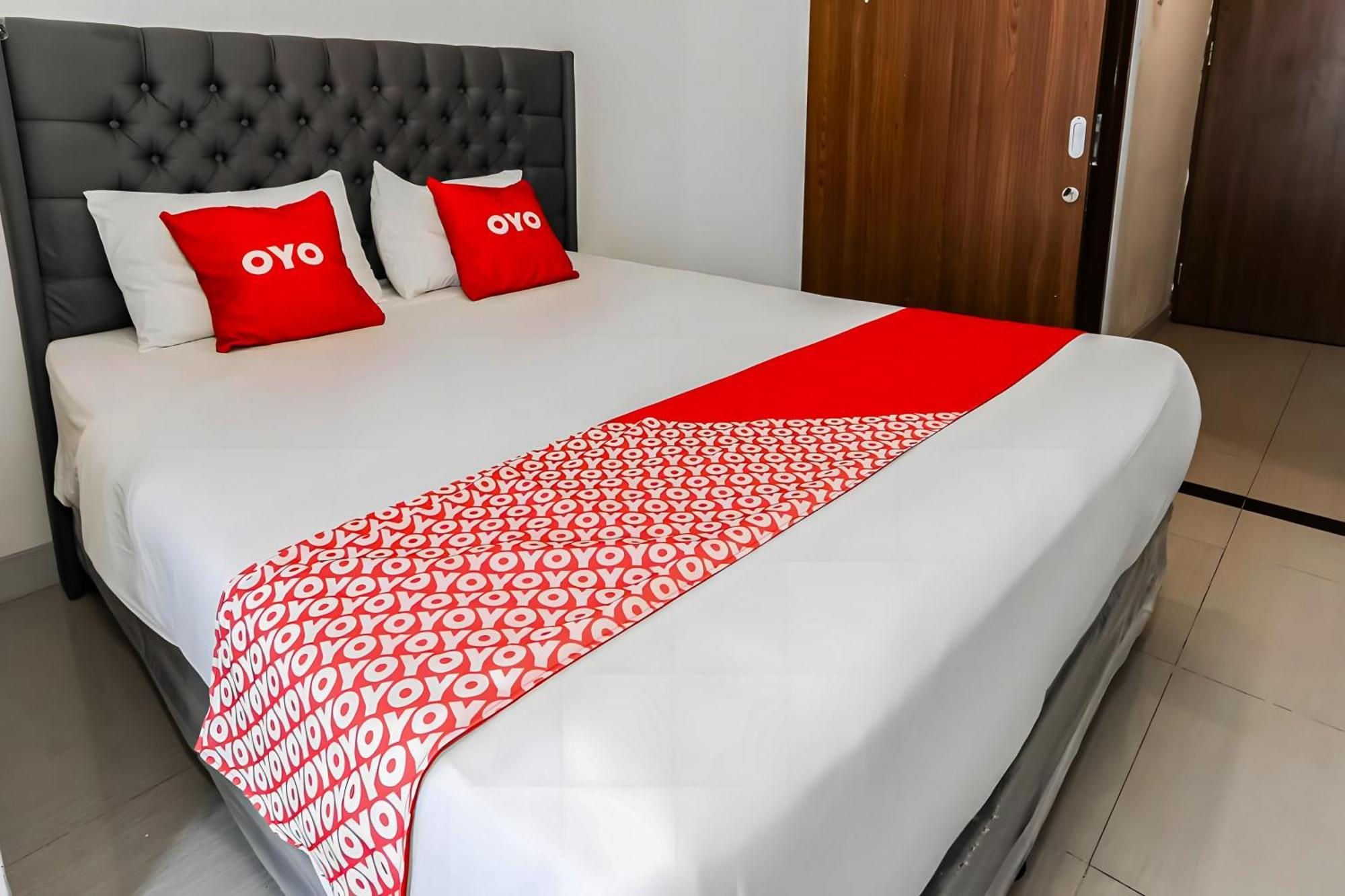 Hotel Oyo 93703 F88 à Bekasi Extérieur photo
